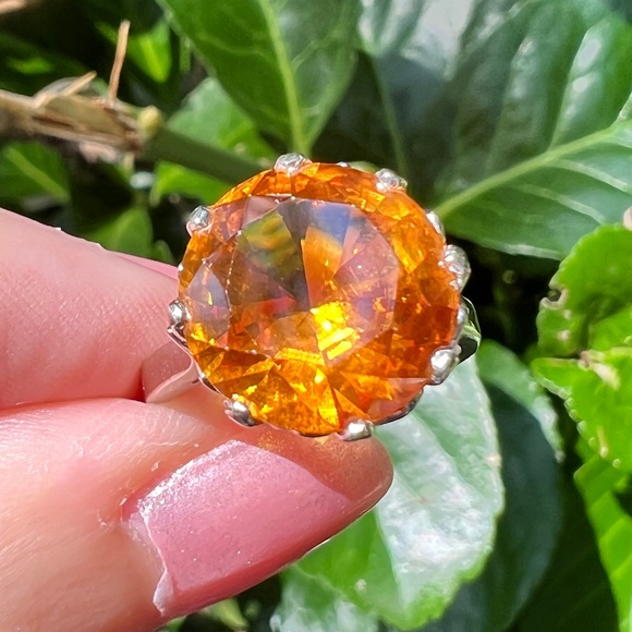 VINTAGE SOLID 10K WHITE GOLD SYNTHETIC ROUND ORANGE SAPPHIRE ORNATE RING CHUNKY